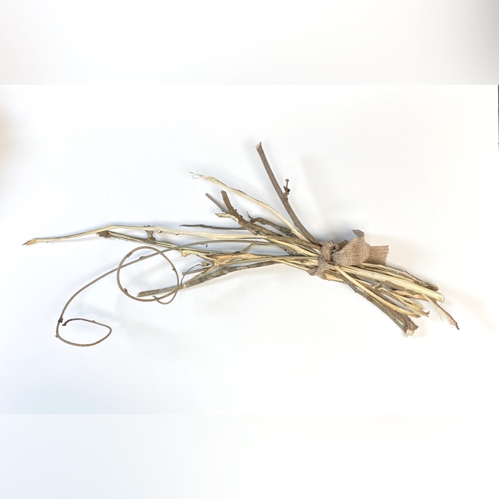 Woodland natural decorative wisteria branches and twigs twisted bark  14 pieces